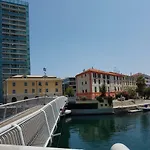 Appuntamento Al Porto * サヴォーナ